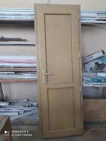 Plastik qapı sağa açilir rəngi sarı eni 69 hündürliki 208 az işlənib