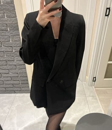 Zara pencəyi Ölçü XS, qara rəngdədir (boyum 166 sm). Pencək ideal