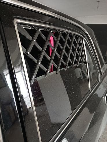 heyvan başı: Avtomobil pəncərəsi üçün tənzimlənən ev heyvanı qoruyucu barmaqlıq - — 2