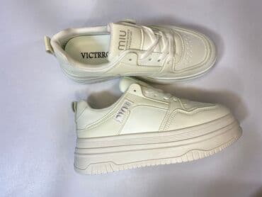 qadınlar üçün hündür ketlər converse: Ağ rəngli qalın altlıqlı snikerlər - Model: “MIU” yazılı casual — 5