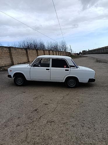 ford teker: VAZ 2107 sedan – klassik dizayn və sadə texniki quruluşu ilə gündəlik — 1