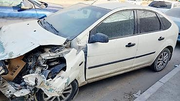 запчасти yamaha: Ford Focus hatchback (ağ rəng) - Kuzov: 5 qapılı hatchback, sağ ön — 6