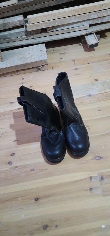 резиновые мужские ботинки: Qara rəngli iş/istehsalat çəkmələri - Material: qalın, toxumalı dəri — 1