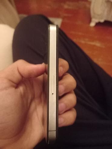 iphone 4s ekran: IPhone 4S, Qara — 2