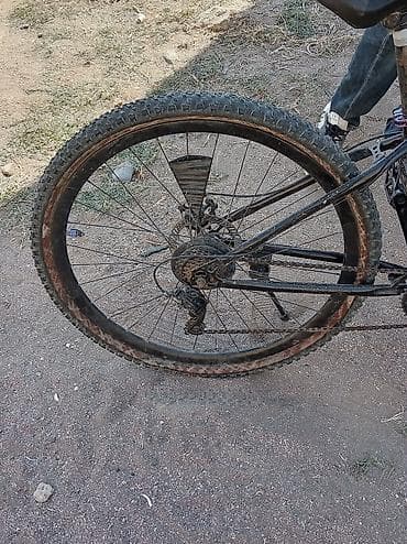 velosibet mtb: Qara rəngli dağ velosipedi. Sadə və möhkəm çərçivə quruluşuna — 5