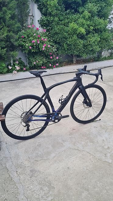 gravel velosiped: Pinarello yol velosipedi – karbon çərçivə və aero dizayn — 2