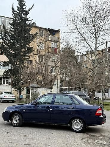 vaz 2106 mator: Lada Priora sedan – tünd mavi rəngdə, Azərbaycan nömrə nişanı — 3