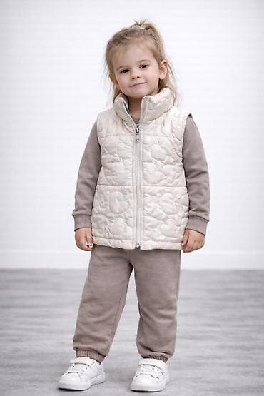 Uşaq geyimi və ayaqqabıları: Bütün geyimlər Türkiyə istehsalıdır. Topdan və pərakəndə satış. Qiymət — 4