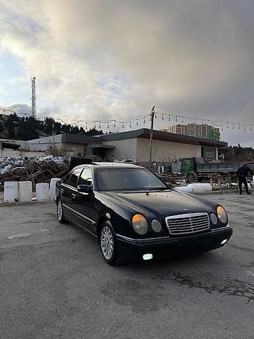 lexus rx 330: Mercedes-Benz E-Class W210 sedan - Kuzov: sedan, qara rəng dördgöz — 2