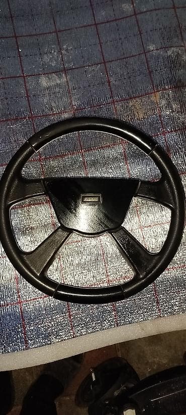 Məhsul: Avtomobil sükanı – “Sparco” loqolu klassik 3-şüalı model