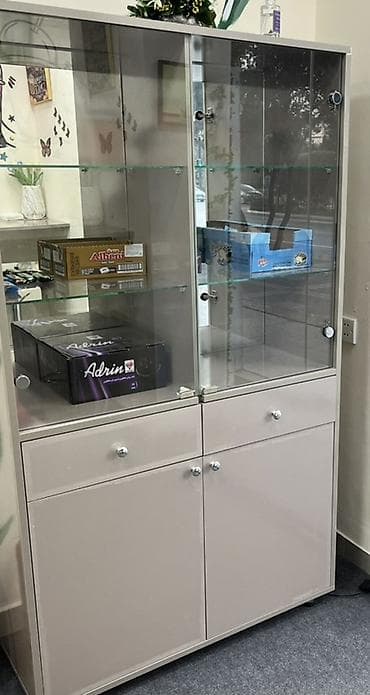 Оборудование для производства: Стеклянная витрина-шкаф — 1