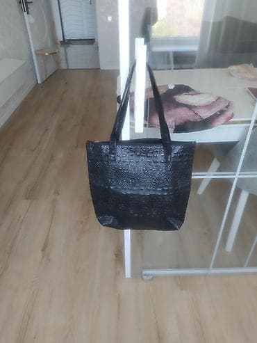 Qara tote çanta - Material: krokodil naxışlı süni dəri - Rəng: qara lalafo.az -da Qara tote çanta - Material: krokodil naxışlı süni dəri - Rəng: qara