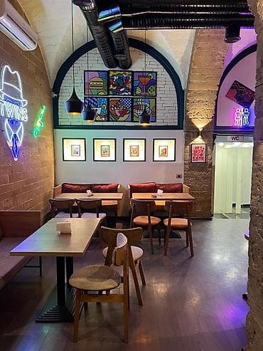 hövsan obyekt: Sahil metrosnun yaninda əsas kücədə insanlarin ən pik six olduqj bir — 6