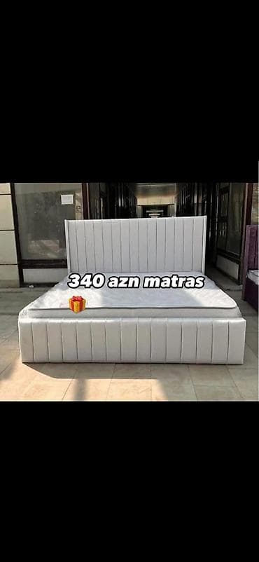 mini masa: Ağ rəngli, başlıqlı, yumşaq döşəməli çarpayı üçün matras. - Üzəri — 1