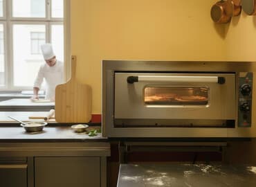 Restoran, kafe avadanlığı: Salam.Restoran fırını satışdadır İçərisi 60×60a-dır vəziyyəti əladır — 1