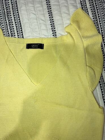 Quzu firmasından bluz. 34-36 razmerə uygundur. Trendyoldan alınıb