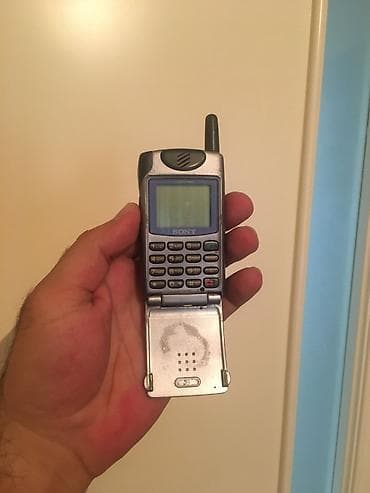 nokia e90 communicator: Nokia 1, < 2 GB Memory Capacity, rəng - Gümüşü, Düyməli — 2