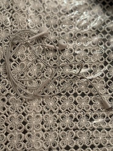 notebook hp: Lightning konnektorlu naqilli qulaqcıq - Rəng: ağ - Bağlantı: Apple — 2