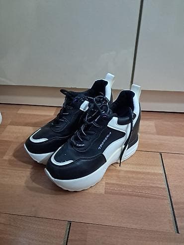 platforma qadin krossovkalari: Qara-ağ platforma krossovkalar - Model: “Tpooera” yazılı, “KE Sports” — 3