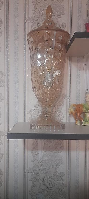 книжный шкаф: - Şkaf/konsol: Açıq palıd tonlarında, dekorativ oyma naxışlı yuxarı — 2