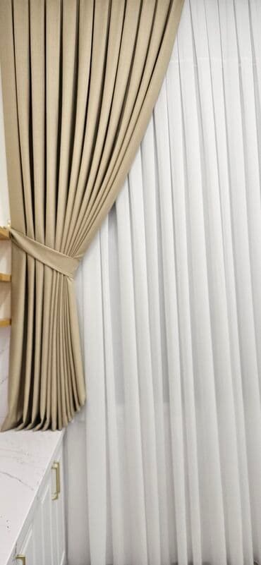 ucuz tul: Bu dəst tünd bənövşəyi rəngli iki qalın pərdədən və ortada yerləşən ağ — 13