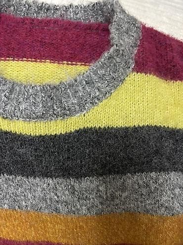 Kişi geyimləri: Zolaqlı trikotaj sviter Təcili satılır. Çox az geyinilib, vəziyyəti — 2