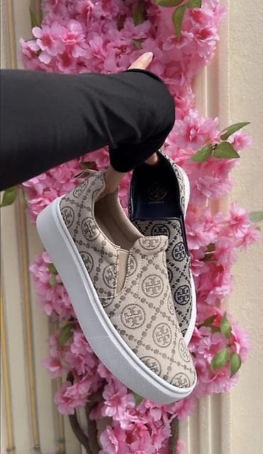 Qadınlar üçün slip-on krossovkalar - Model: slip-on (bağsız)