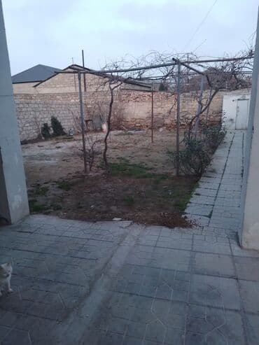 дом студия: Maştağa mərkəzdə 4 sotun içində 3 otaq 1 studia mətbəx.Ev məktəbə — 9