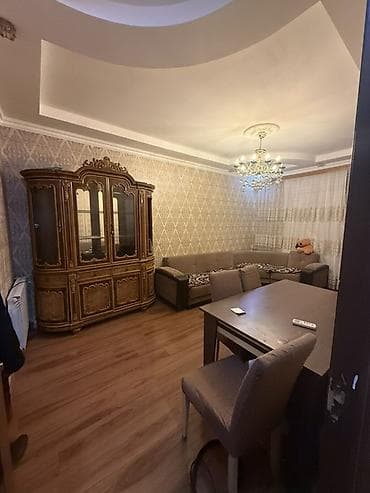 Mənzil 3 otaqlı planlanma ilə təqdim olunur: geniş qonaq otağı,yataq