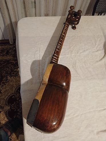 Tar: Tar – milli simli musiqi aləti Təsvir: - Klassik Azərbaycan tarı — 2