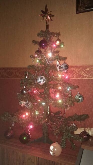 yolka şəkli: Yolka oyuncaqlariyla biryerde30 azn agaci möhkem əyilmeyen hemde — 2