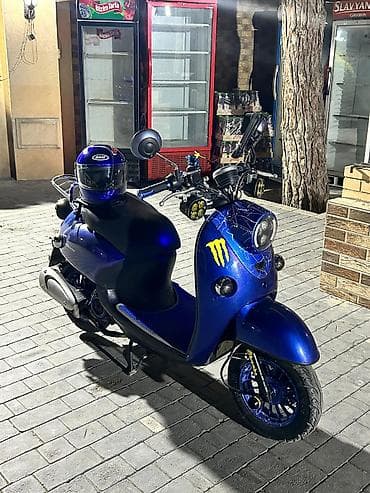 dav: Mavi rəngdə şəhər skuterı – sport üslubunda fərdiləşdirilmiş — 4