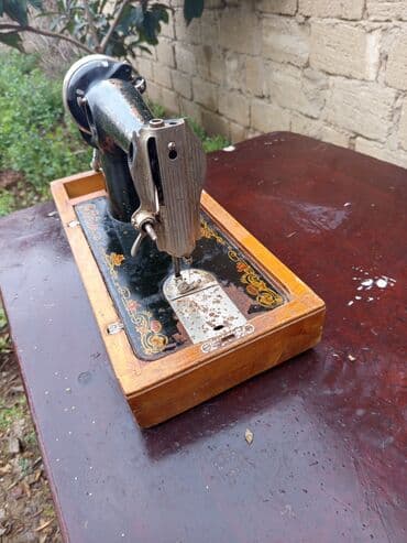 Qədim xalçalar: Mexaniki tikiş maşını – klassik, əl qolu ilə idarə olunan model. 60 — 3