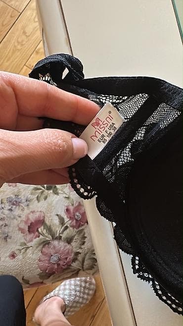 Alt paltarı: Kom brendli qara krujeva sutyen - Model: Missni - Ölçü: EUR 85 / USA — 4
