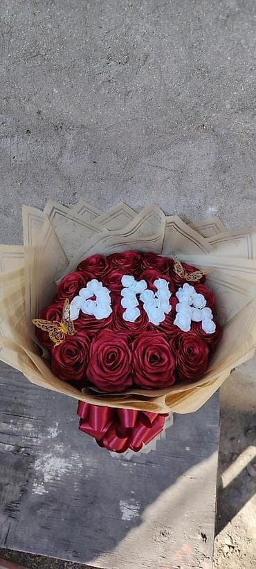 anaya aid sekiller: Məxməri parıltılı lentdən hazırlanmış dekorativ gül dəstəsi (buketi) — 5