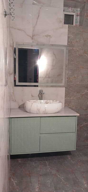 moydadır sederek: Bu dəbli vanna otağı dəsti, müasir dizaynı ilə seçilir. Dəstə güzgülü — 8