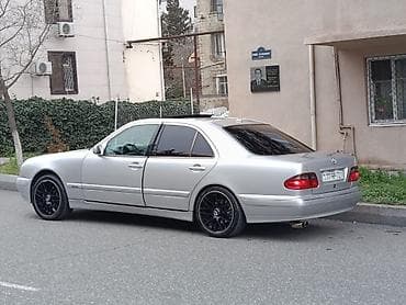 Mercedes-Benz E-Class (W210) sedan Xüsusiyyətlər: - Korpus: 4 qapılı — 4