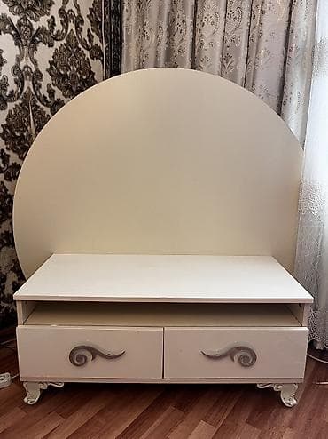 stular: 2 ci əl mebel. Stul 6 ədəd, 4-ü batib oturan yeri — 5