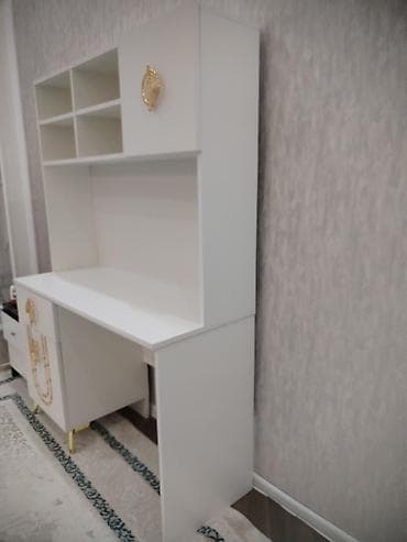 divar refi: Düz masa, Stulsuz, Polkalı, Siyirməli, Sadə laminat — 3