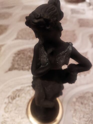 Heykəlcik, 1998 il, Çexiya, Ünvandan götürmə