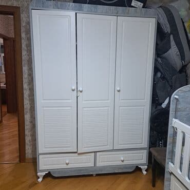 işlenmiş şkaf: Paltar skafi. yaxsi veziyyetdedir. hec bir defekti yoxdur. tecili — 3