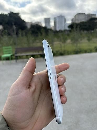 iphone xarab: IPhone SE 2020, 64 GB, Ağ, Qırıq — 3
