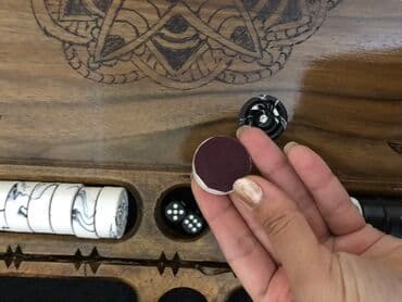 nerd taxtasi: Nərdi oynamağı sevənlər üçün hədiyyəlik Əl işi olan, üzərində oyma — 4