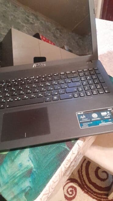 Akkumulyatorlar: ASUS noutbuk - Korpus: mat qara qapaq, ASUS loqosu - Ekran: 15.6" — 2
