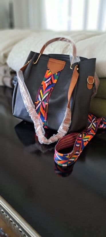 Breloklar: Qadın çantası – şık və funksional - Rəng: qara gövdə, qəhvəyi dəri — 1