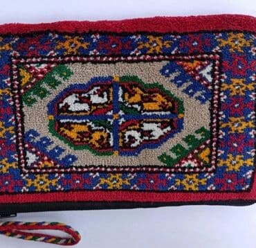 yun şarf: 70 çi illərə aid Türkmənistanda əl ilə toxunmuş yun pul qabı.İdeal — 1