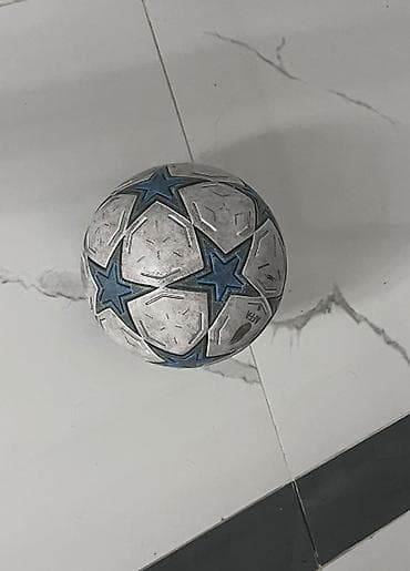 AFFA “PRO” rəsmi matç topu - Dizayn: Mavi ulduz panelləri və relyefli