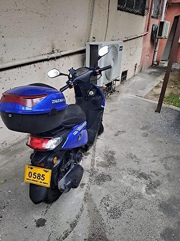 Moped avtomatdır barter elektrik velosiped ilə. Yeni başlayanlar üçün