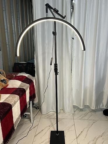Yarımay formalı LED işıq və tənzimlənən tripod dayağı - Peşəkar