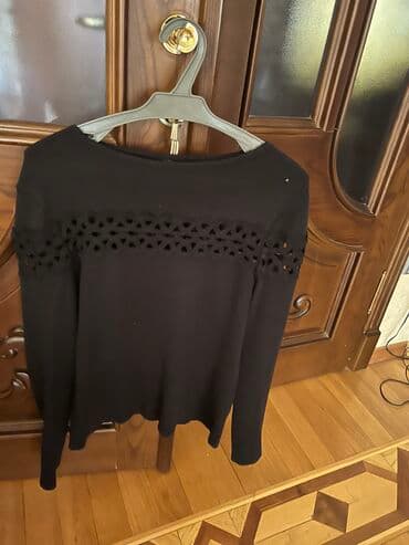 qadın köynək: 40 razmer.Yaxsi vexiyetdedir az geyinilib.80 azn alinib.17 azn — 2